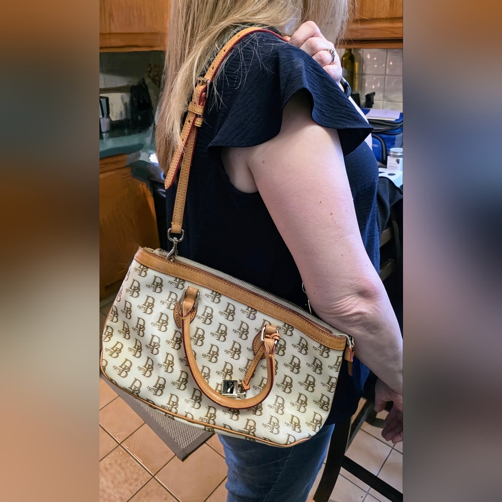 Dooney & Burke initial handbag - Picture 4 of 4